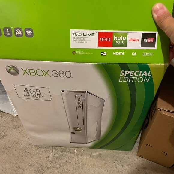 Xbox 360 with Kinect and 1 controller